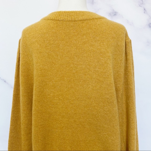 SOLD Madewell Westgate V-Neck Sweater in Coziest Yarn - Picture 9 of 14